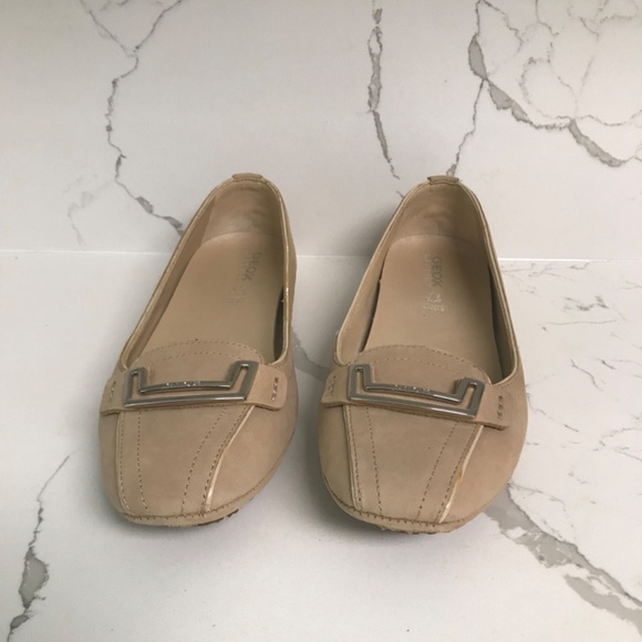 Women’s Geox Driving Loafer Euro 36 Beige /Tan - Picture 2 of 8